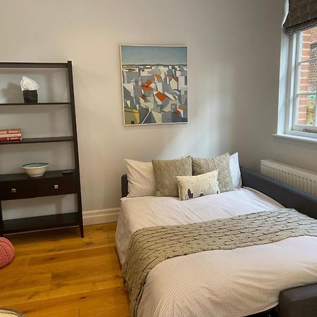 Charming & Cosy Town Centre Home With Parking Guildford Buitenkant foto