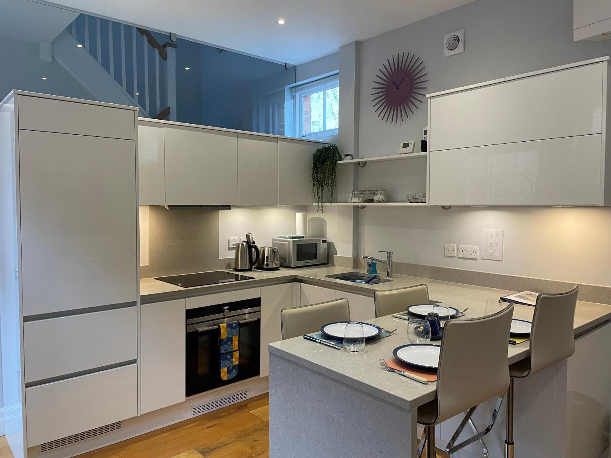 Charming & Cosy Town Centre Home With Parking Guildford Buitenkant foto