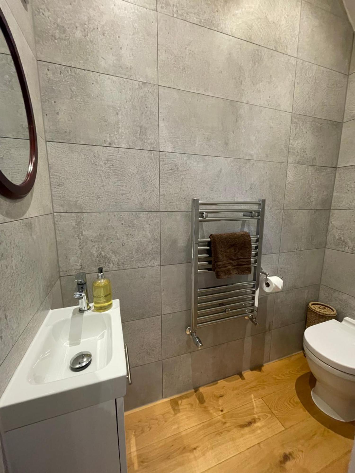 Charming & Cosy Town Centre Home With Parking Guildford Buitenkant foto
