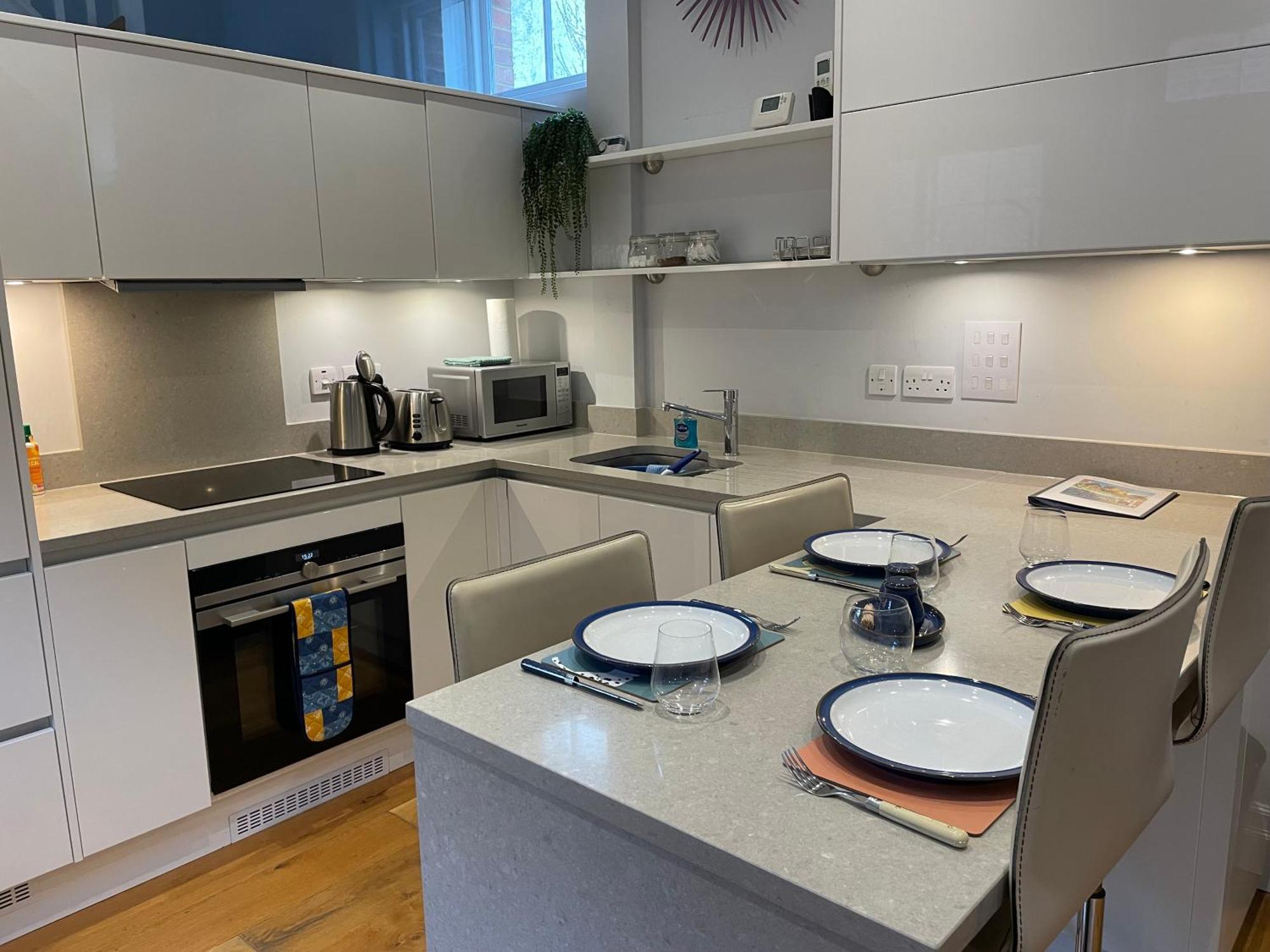 Charming & Cosy Town Centre Home With Parking Guildford Buitenkant foto