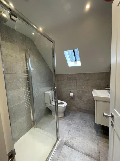 Charming & Cosy Town Centre Home With Parking Guildford Buitenkant foto