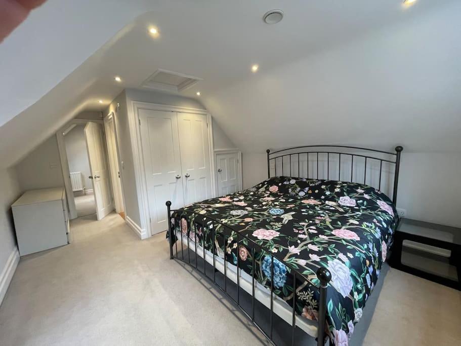 Charming & Cosy Town Centre Home With Parking Guildford Buitenkant foto