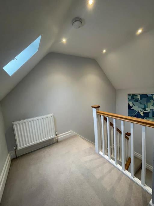Charming & Cosy Town Centre Home With Parking Guildford Buitenkant foto