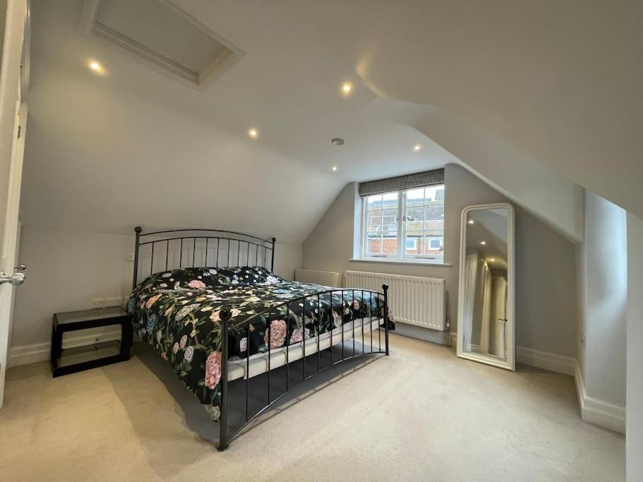 Charming & Cosy Town Centre Home With Parking Guildford Buitenkant foto